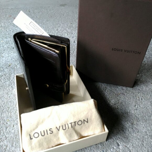 Louis Vuitton Vernis Patent Leather Hand purse - Picture 14 of 14